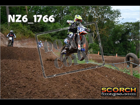 Experts-082