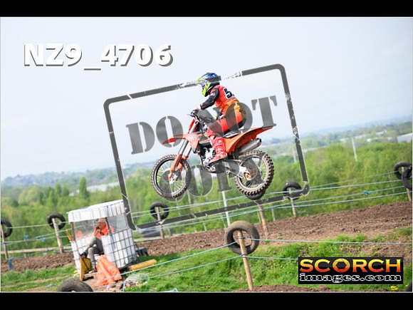 Experts-085