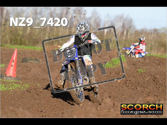 Experts-074