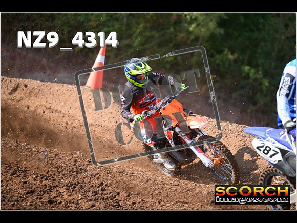 Experts-048
