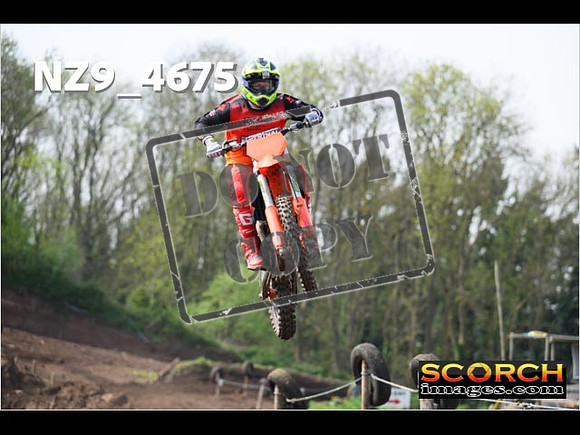 Experts-057