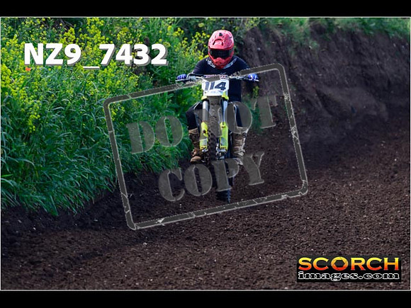 Experts-077