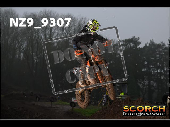Experts-057