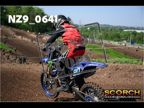 Experts-050