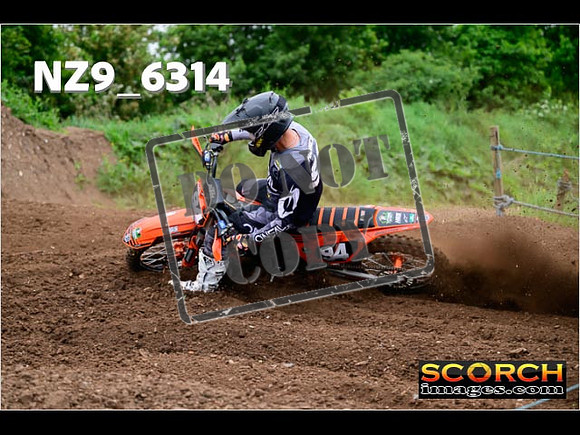 Experts-068