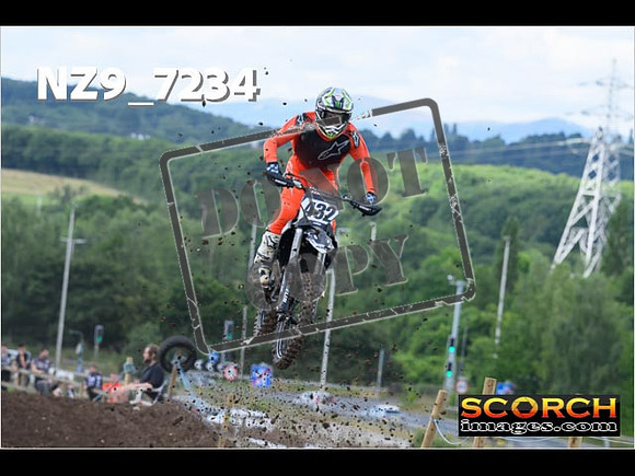 Experts-085