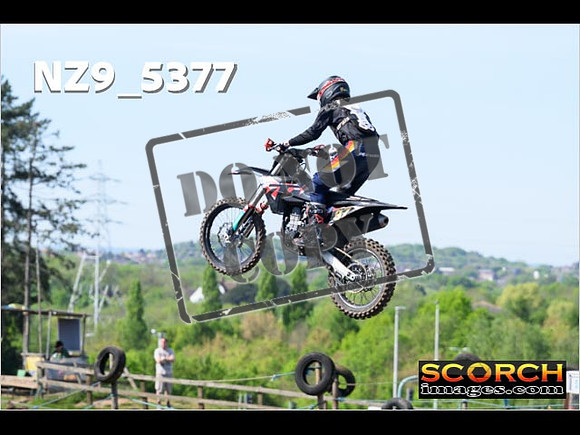 Experts-082