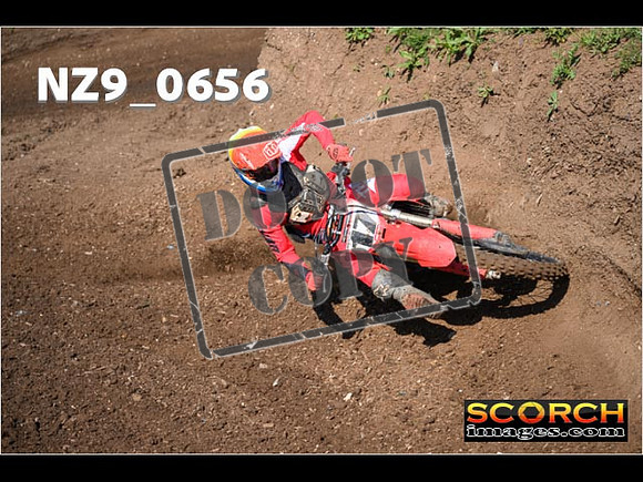 Experts-064