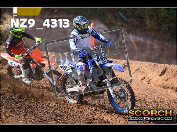 Experts-047