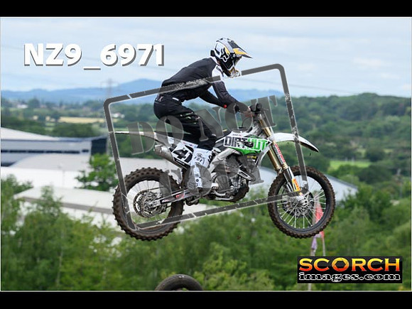Experts-095