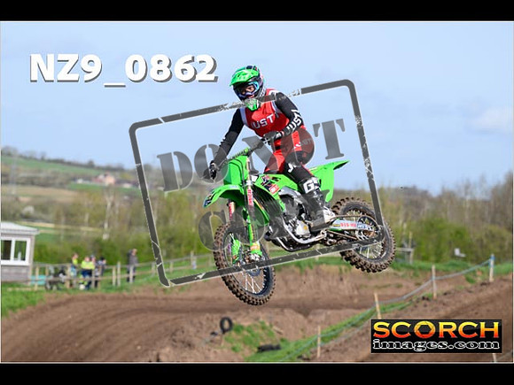 Experts-046