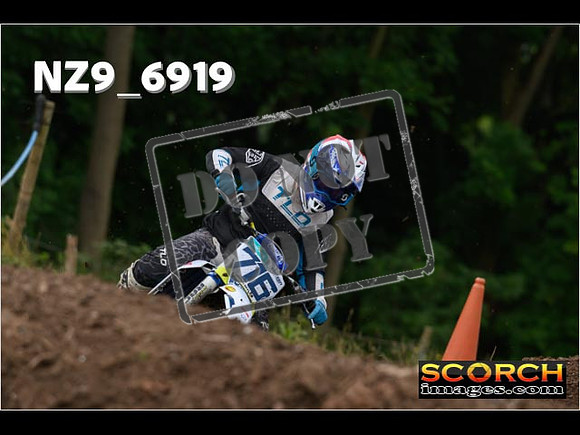 Experts-047