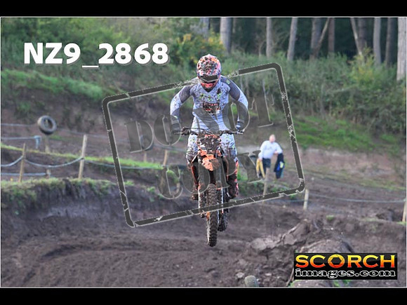 Experts-084