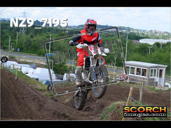 Experts-047