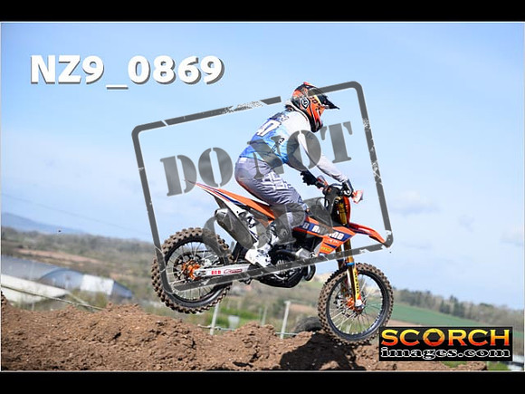 Experts-053