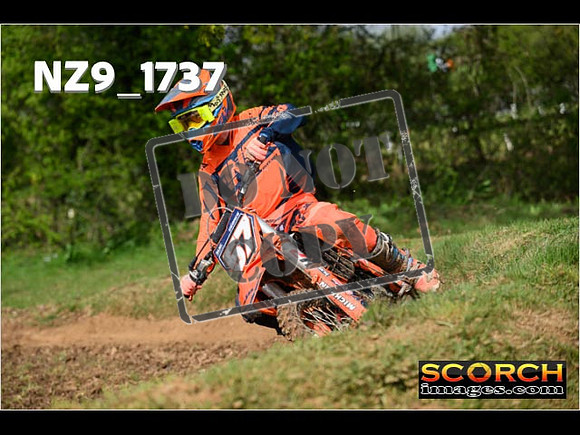 Experts-076