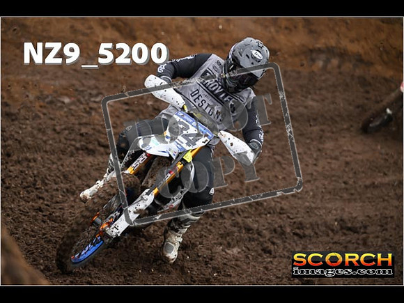 Experts-064