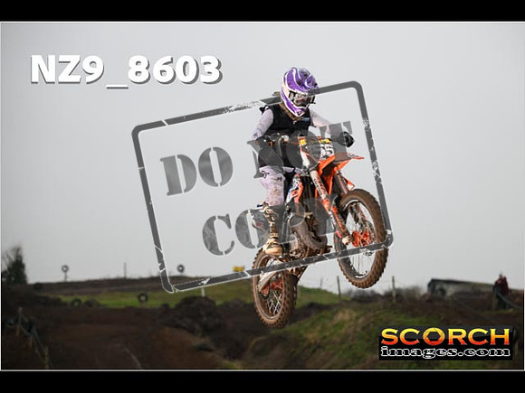 Experts-048