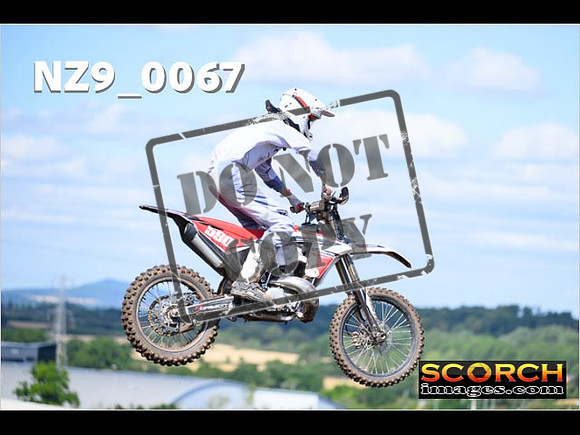Experts-077