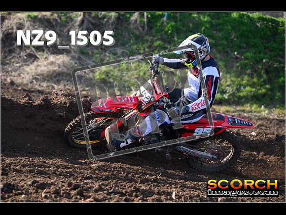 Experts-049