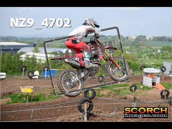 Experts-083