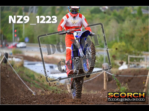 Experts-054