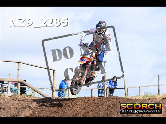 Experts-028