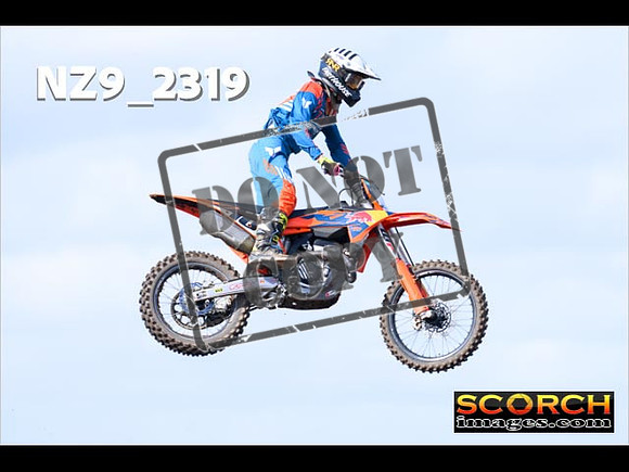 Experts-057