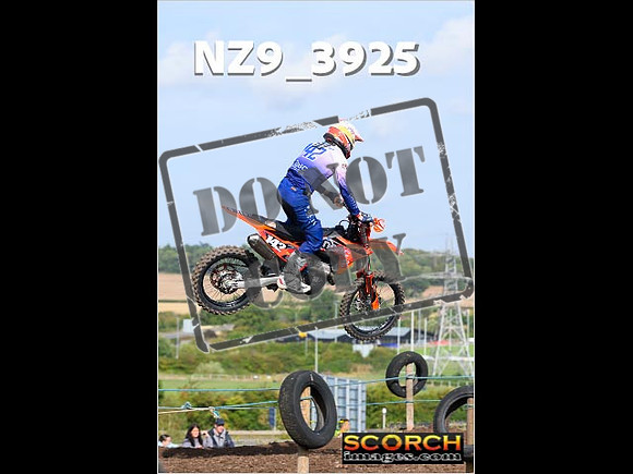 Experts-053