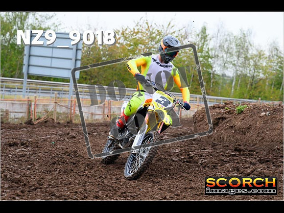 Experts-054