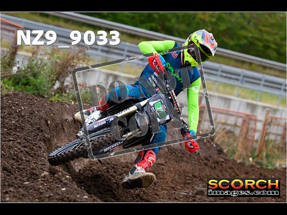 Experts-068