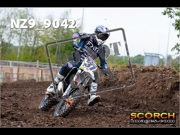 Experts-077