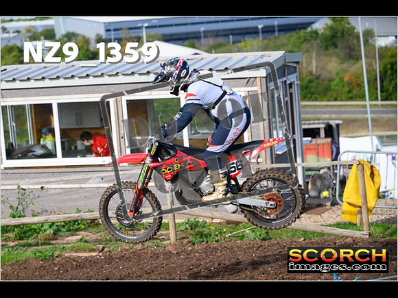 Experts-029