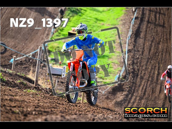 Experts-064