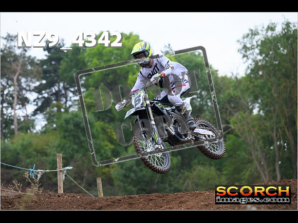 Experts-057