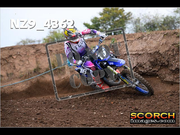 Experts-074