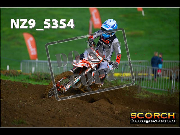 Experts-047