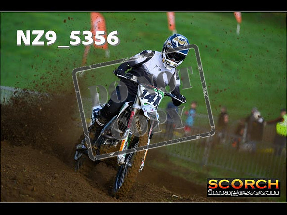Experts-049