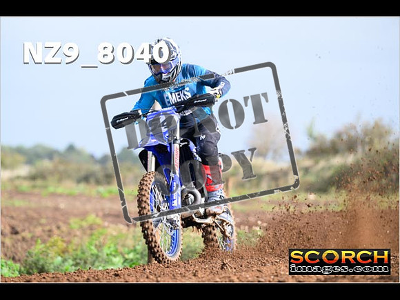Experts-068