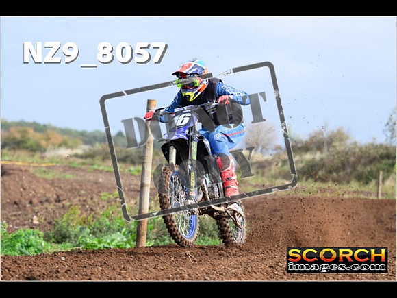 Experts-082