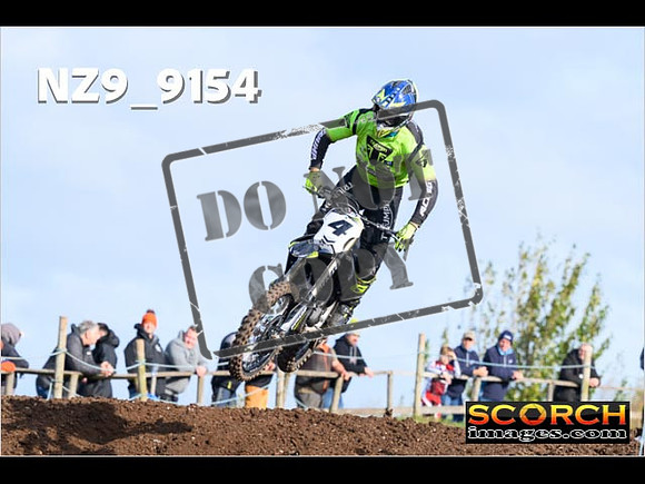 Experts-056