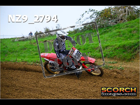 Experts-057