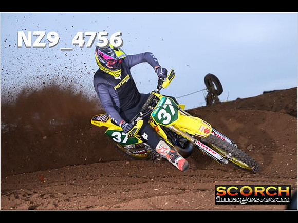 Experts-017