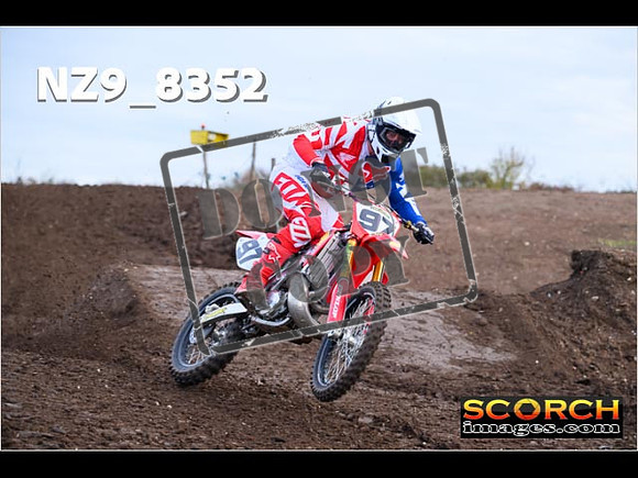 Experts-056