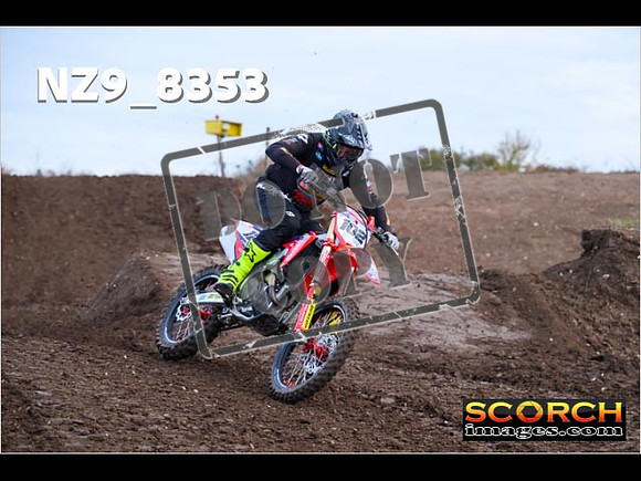 Experts-057