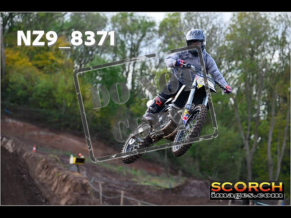 Experts-075
