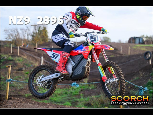 Thur06Nov-001