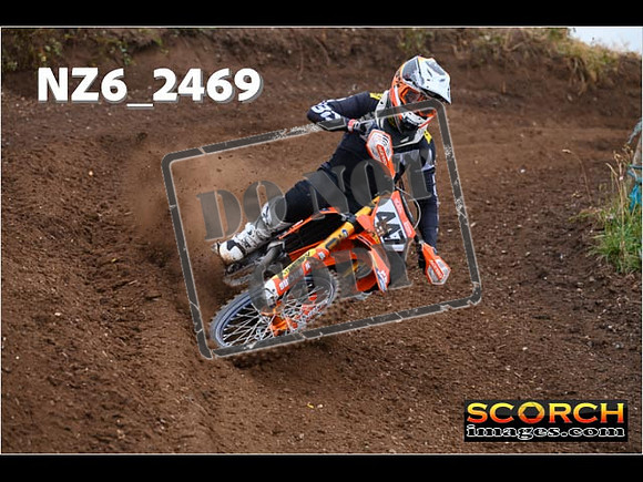 Experts-049