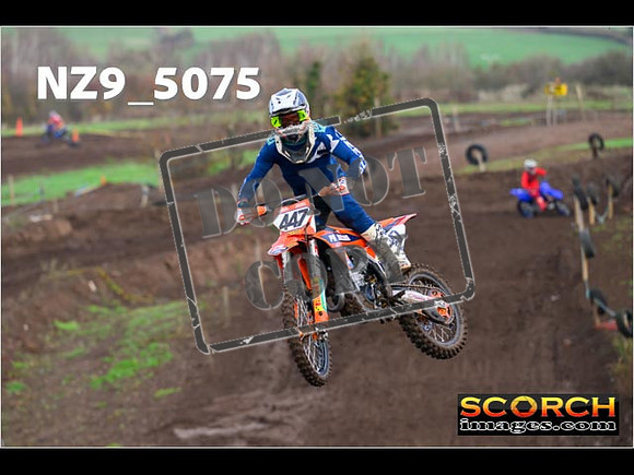 Experts-047