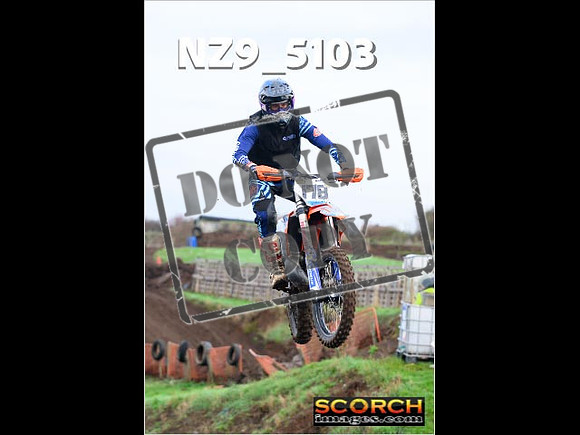 Experts-074